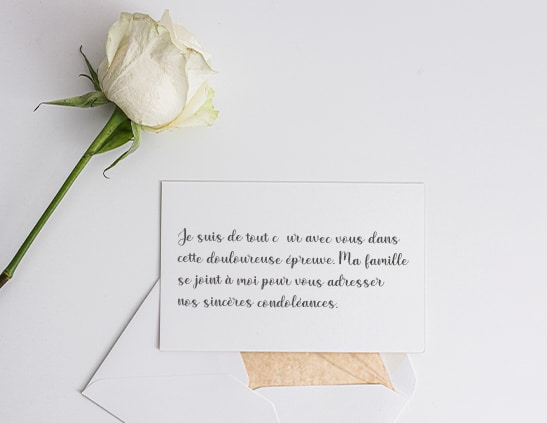 Comment envoyer un message de condoléances ? - SimplyCards