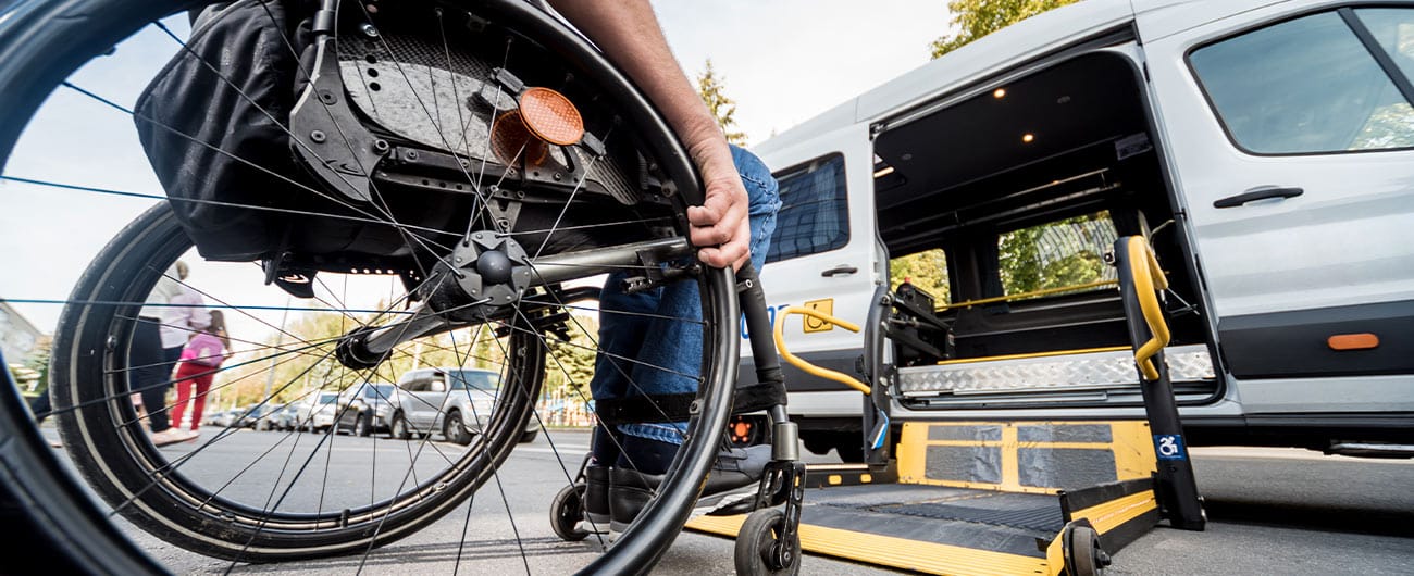 Aménagements du poste de conduite pour personne handicapée - Handynamic